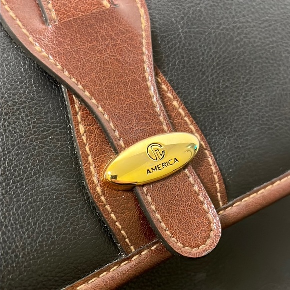 Elegant Black and Brown Crossbody Bag with Adjustable Strap - Picture 11 of 11